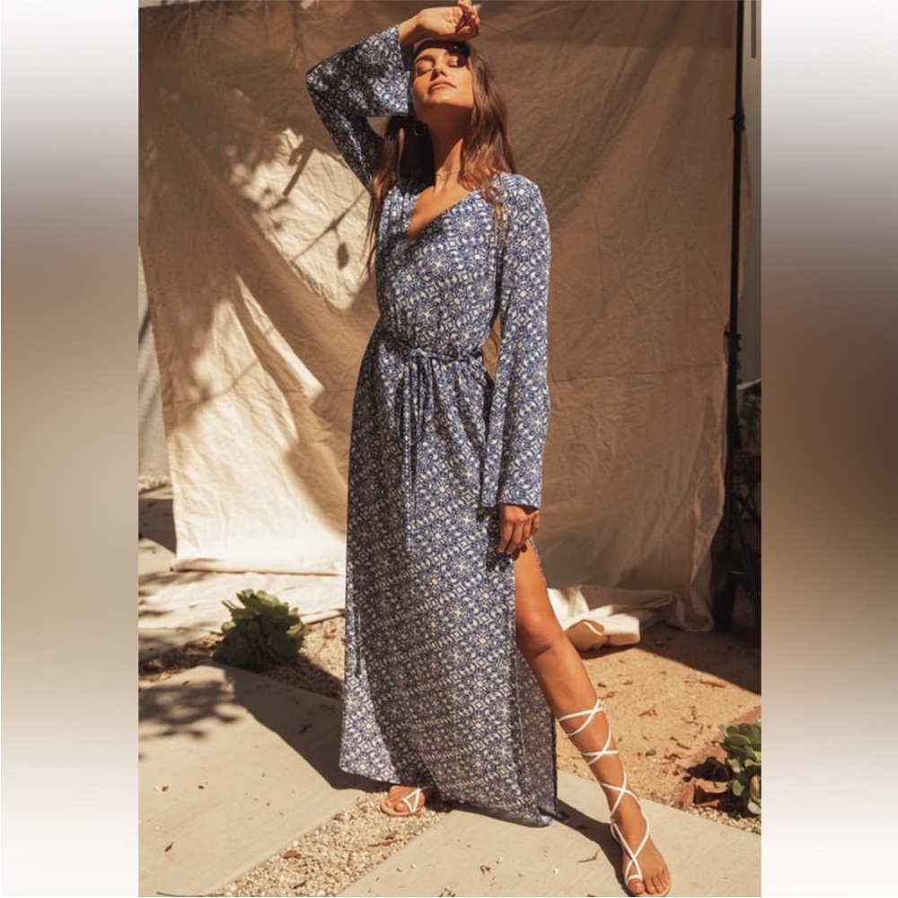 Lulu’s Women’s Mandala Daydream Blue Print Maxi Dress Long Sleeves Versatile - Picture 2 of 5